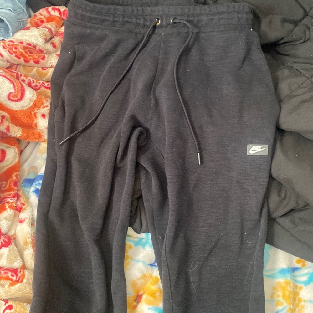 Nike joggers size MEDIUM